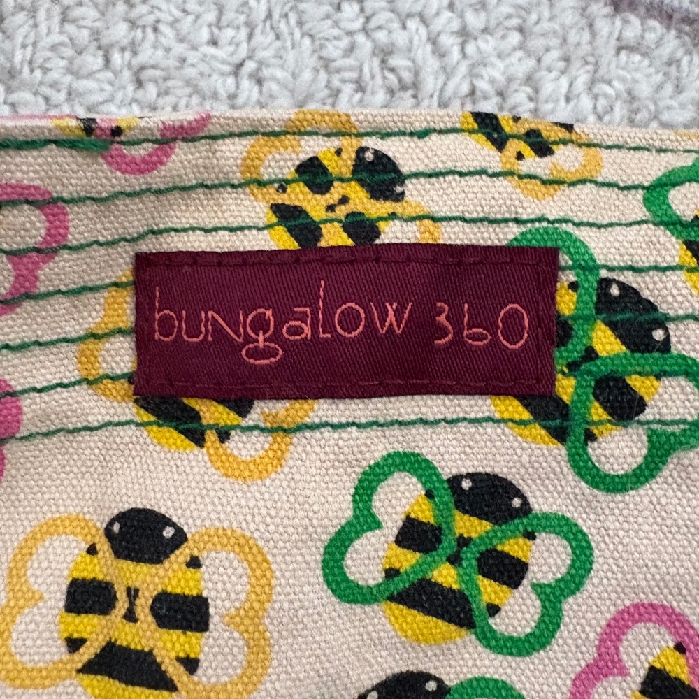 Bungalow 360 vegan hobo bag